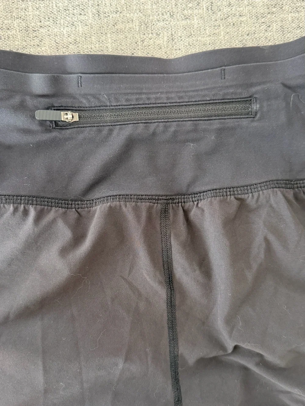 Lululemon black lined  Speed up shorts 2,5” sz 6